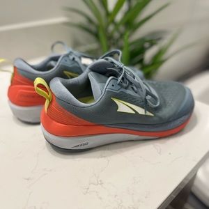 Womens Paradigm 5 Altra Running Shoes - like new - Size 10